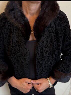 Black Faux Fur-Trim Cropped Jacket